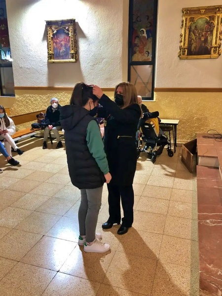 Imposición de medallas nuevos Hermanos · 4