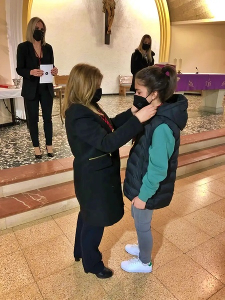 Imposición de medallas nuevos Hermanos · 5